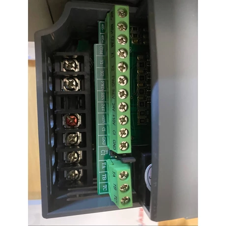 Rievtech RI3000-2S0015G 1 fázisú 1,5 kW frekvenciaváltó