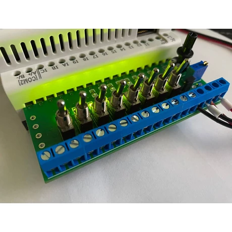 Rievtech I/O teszter sorkapocs kivezetéssel, ledekkel